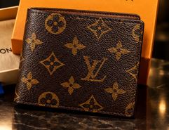 LOUIS VUITTON LV Brown Monogram Leather Multiple Bifold Mens Wallet Pre Owned