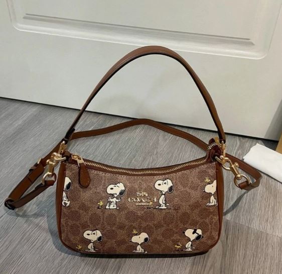 Best x PEANUTS Teri Shoulder Bag Tan Brown Snoopy Print Signature Canvas CBJ88