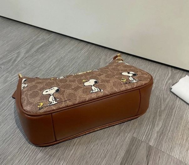 Best x PEANUTS Teri Shoulder Bag Tan Brown Snoopy Print Signature Canvas CBJ88