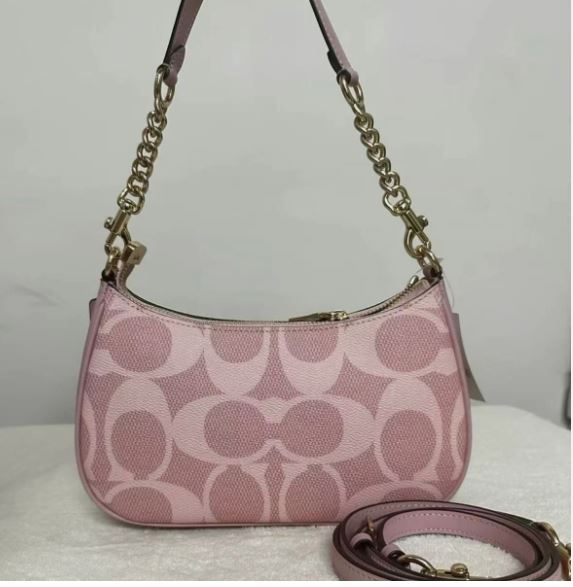 CAL51 COACH Teri Shoulder Bag In signature canvas/Gold/Powder Pink NWT